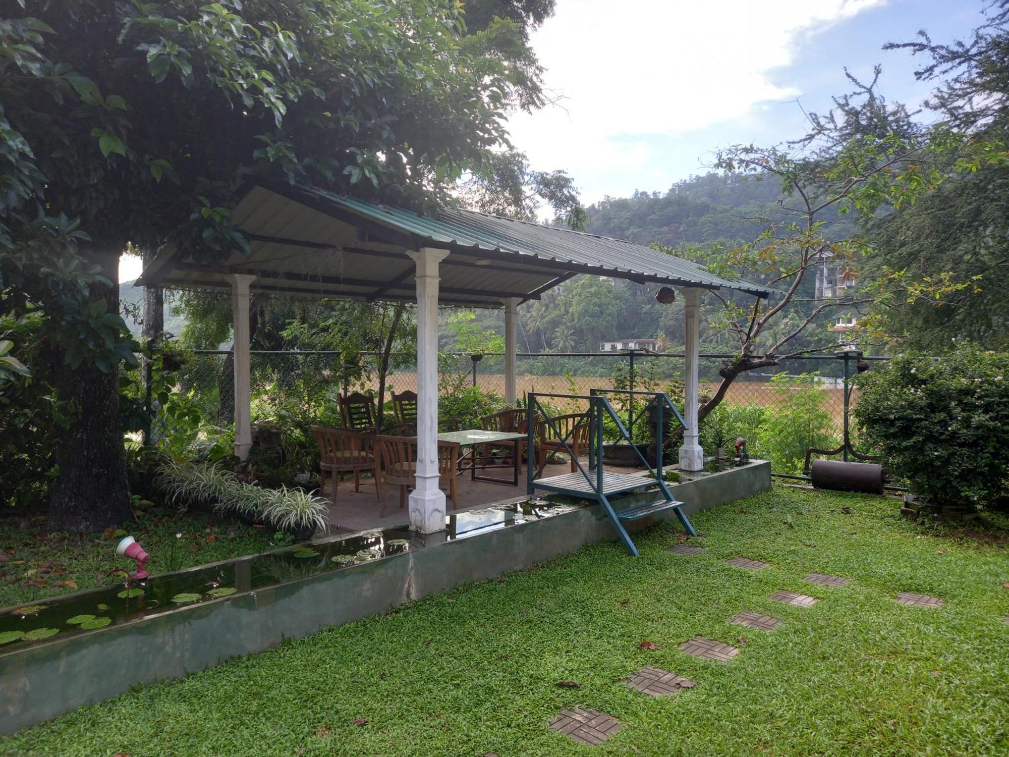 Mahaweli Shades Hotel Kandy Exterior foto