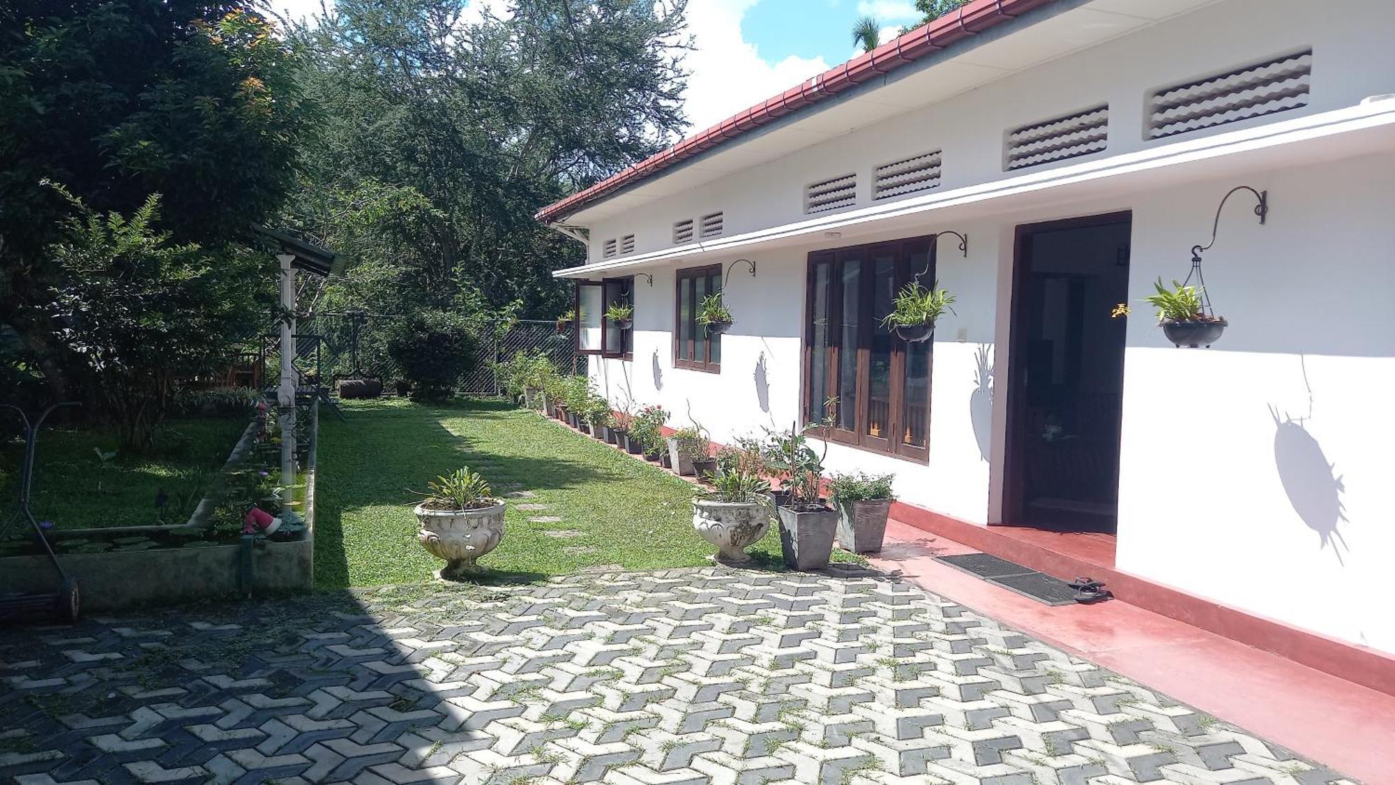 Mahaweli Shades Hotel Kandy Exterior foto