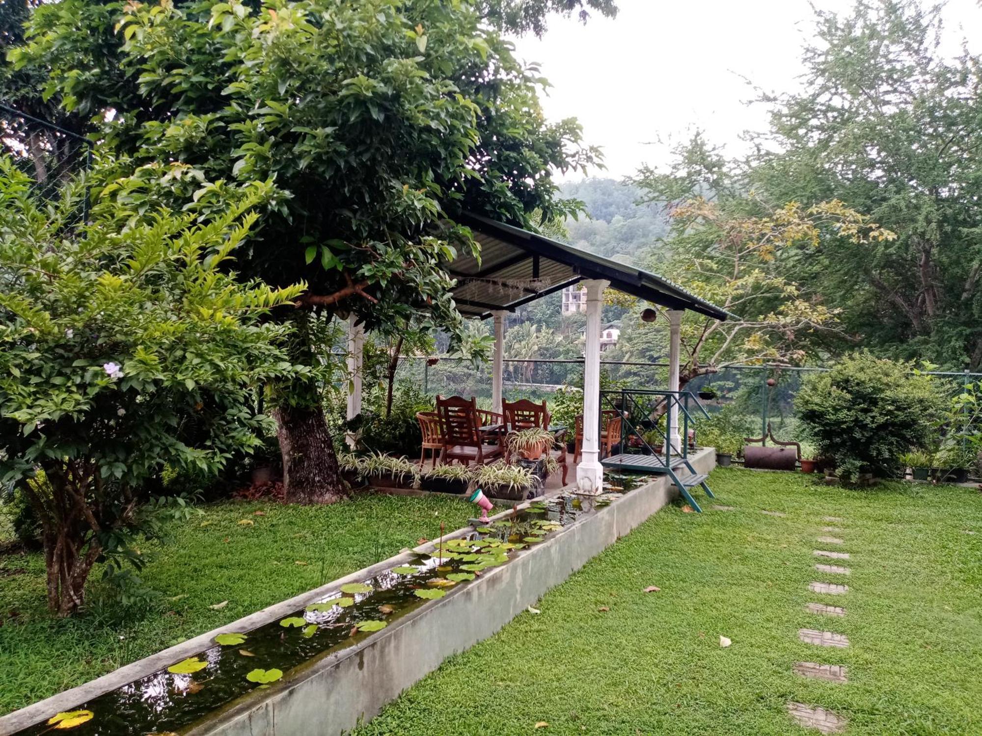 Mahaweli Shades Hotel Kandy Exterior foto