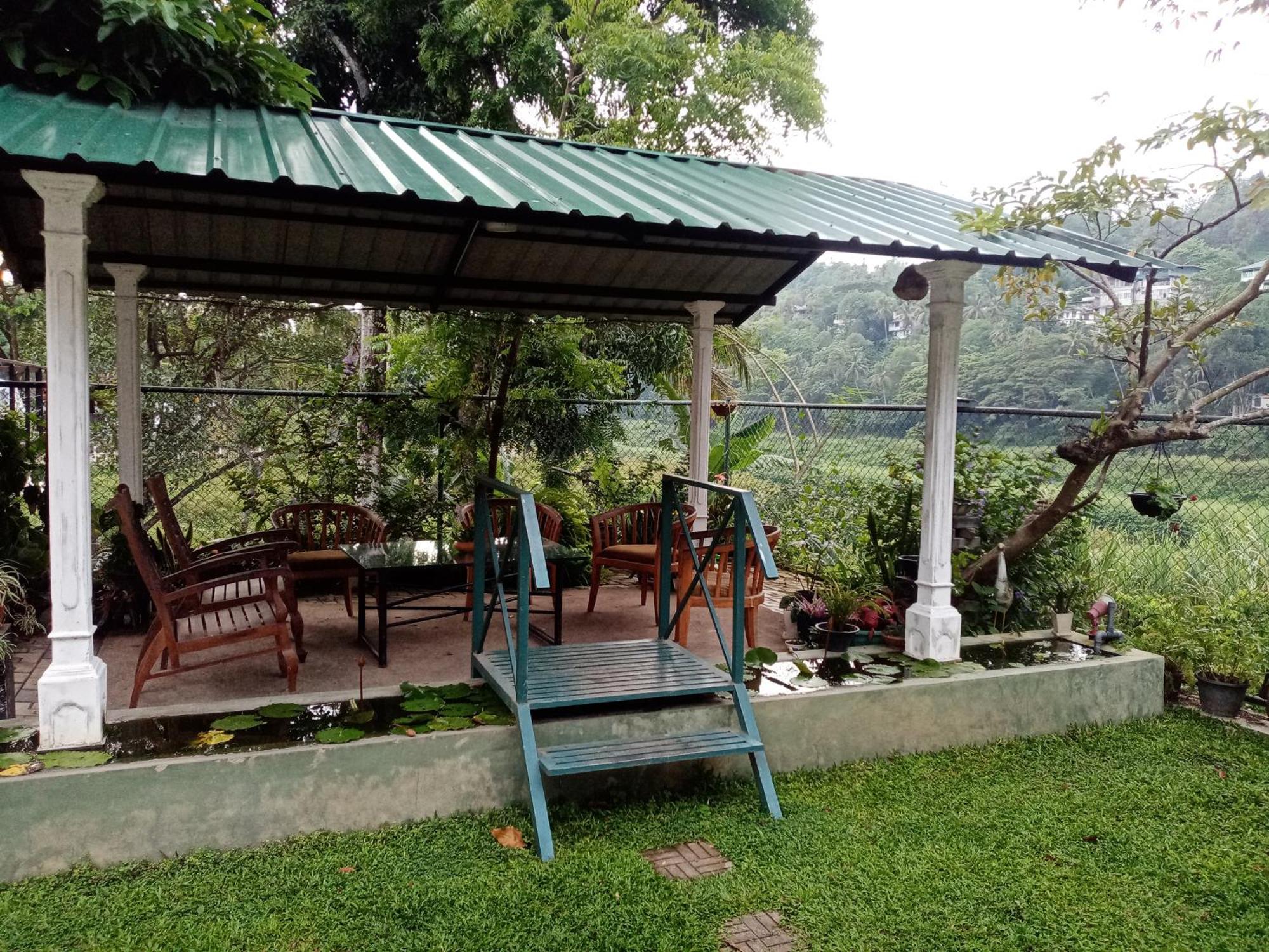 Mahaweli Shades Hotel Kandy Exterior foto