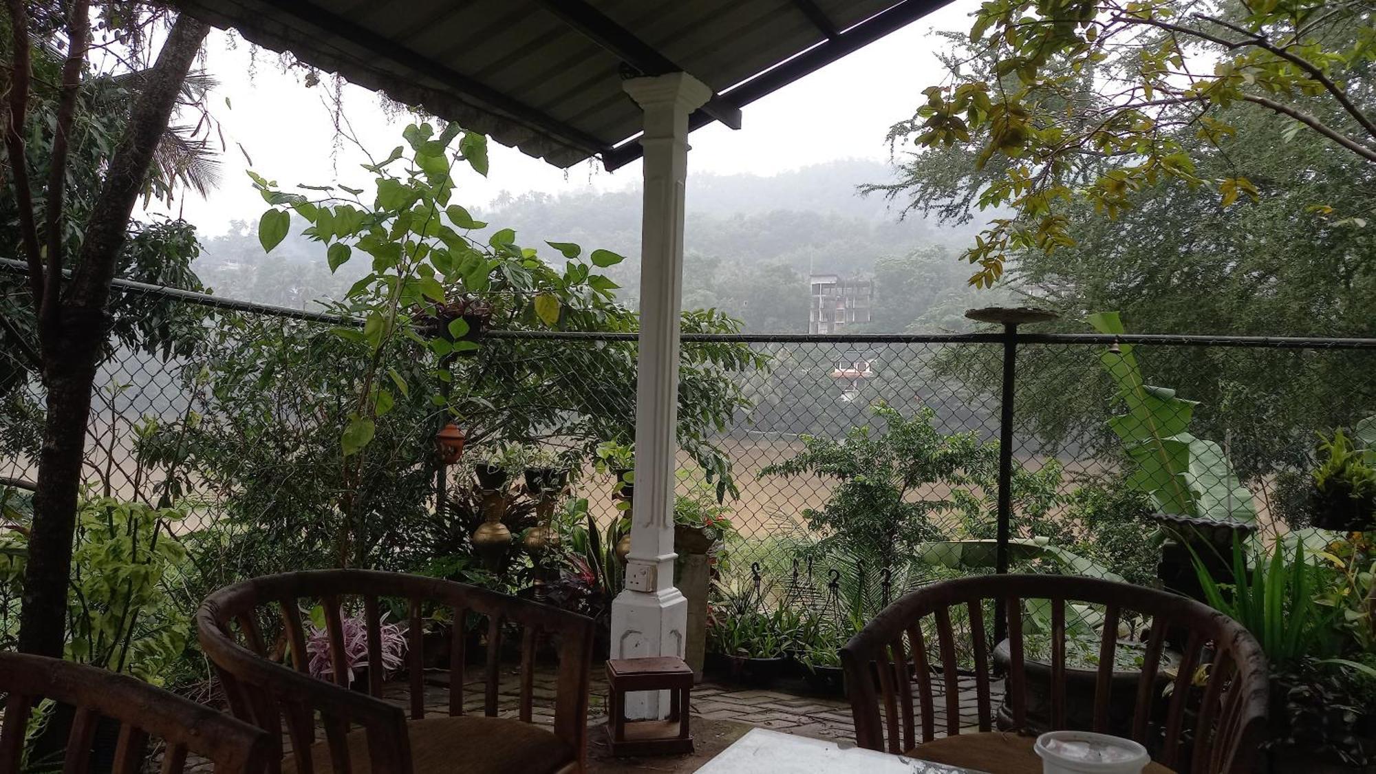 Mahaweli Shades Hotel Kandy Exterior foto